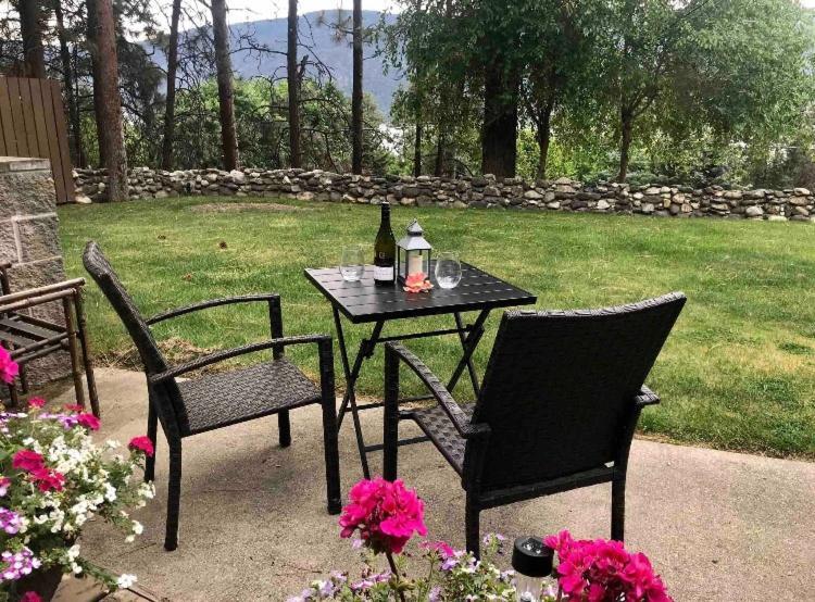 The Blue House Bed And Breakfast Lake Country Εξωτερικό φωτογραφία